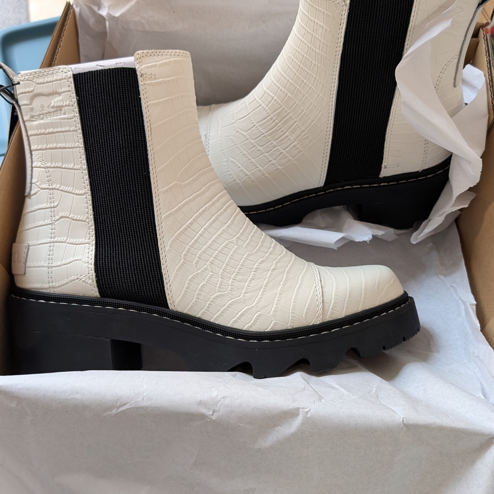 Sorel White Croc-Embossed Chelsea Boots